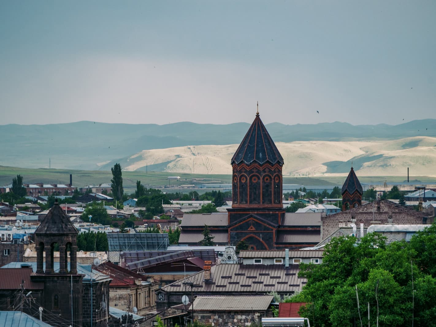 Две церкви в одном кадре.